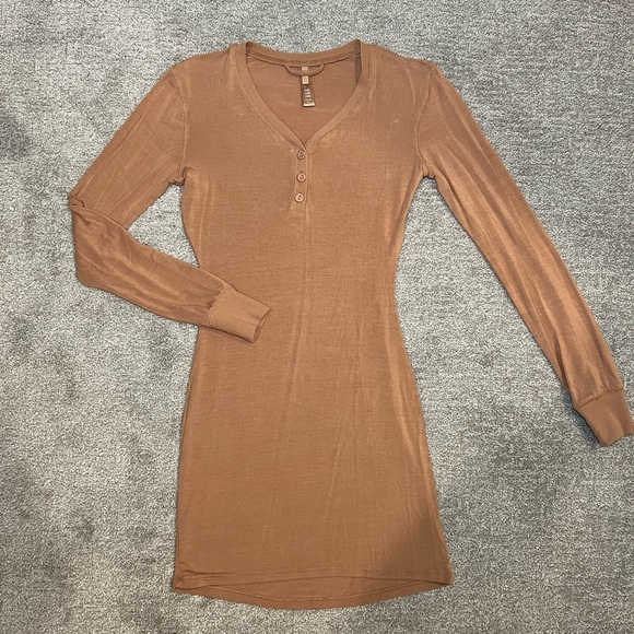 Skims Henley dress - Picture 3 of 5